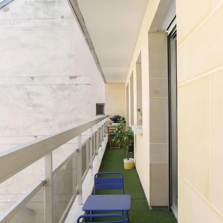 Spacious 102 M In 15th Parigi
