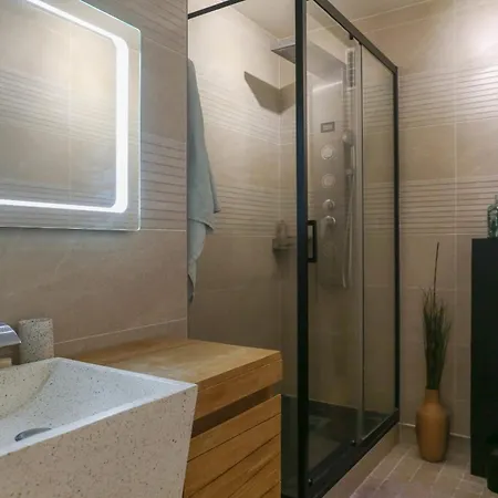 Apartment Spacious 102 M In 15th